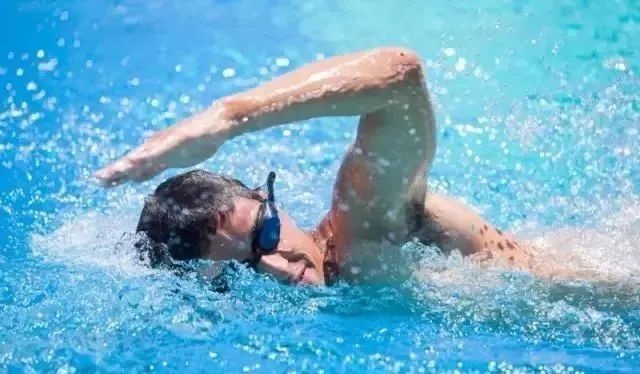 在深圳学游泳新手常见的8个错误