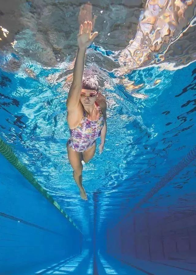 游泳速度慢？深圳游泳教练帮你解决泳速难题！